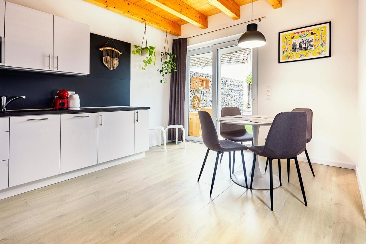 Apartmany Lama Malatiny Bagian luar foto